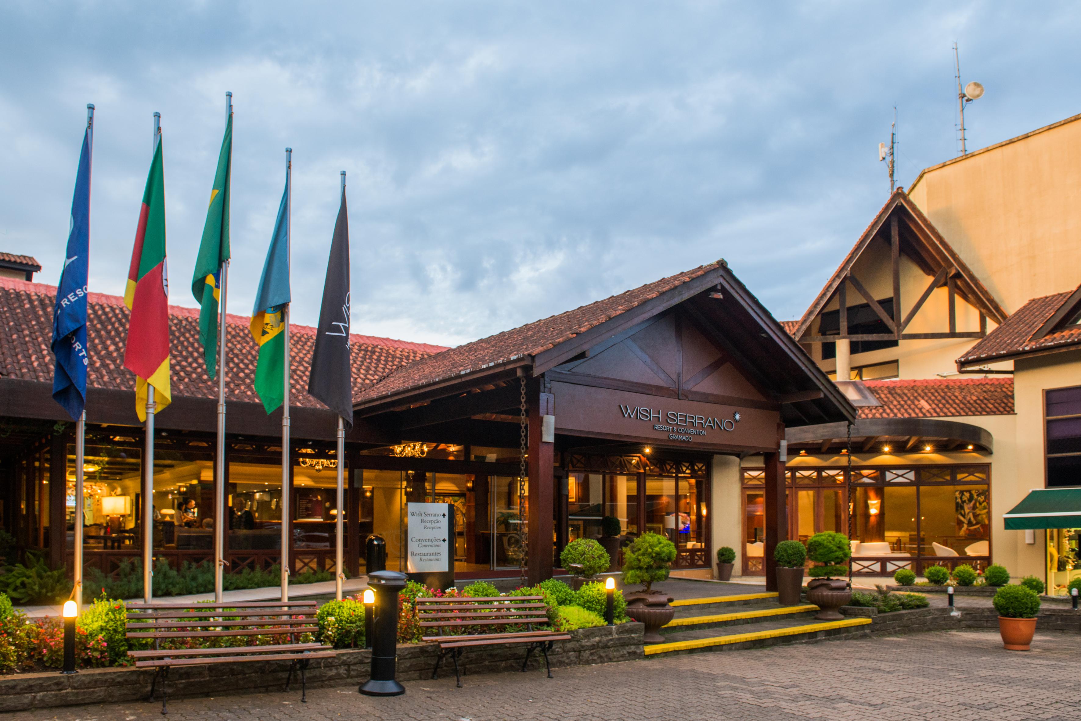 Wish Serrano Resort Грамаду Екстер'єр фото The entrance of the hotel